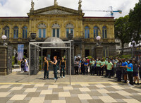 Festival Certamen La Semilla  Intervenciones urbanas.   Con la obra Distopico